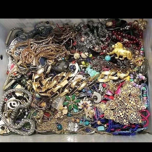 Huge 1 LB Vtg Modern Jewelry Lot- MYSTERY BOX! Wearable- Bulk Jewelry Inventory - Picture 2 of 3